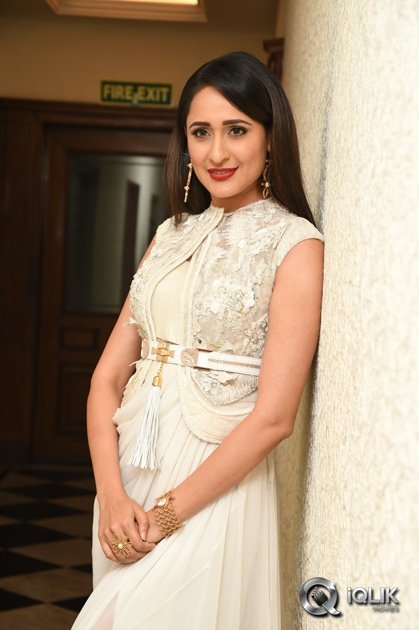 Pragya-Jaiswal-at-Gunturodu-Movie-Audio-Launch